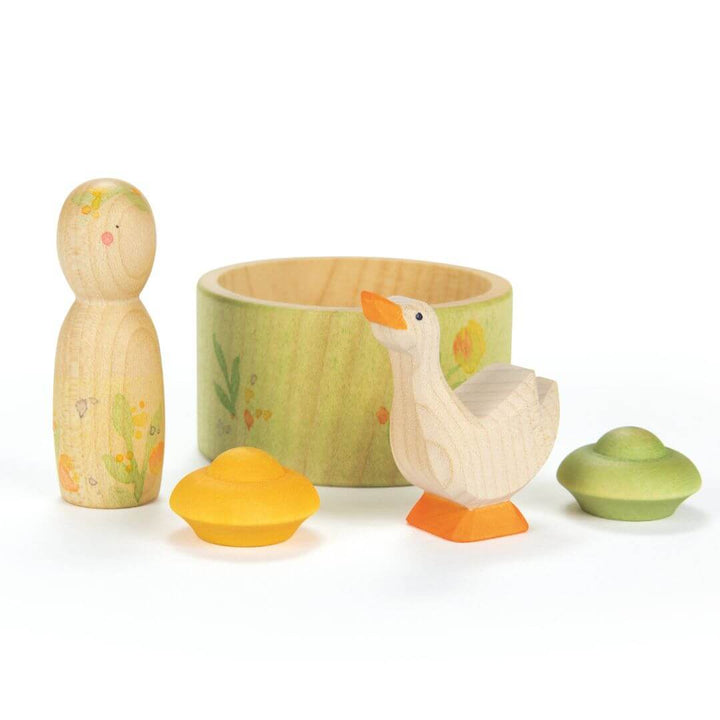 Grapat x Ostheimer Hello Summer collection shown outside of the box, featuring a painted wooden Nin figure, a wooden goose by Ostheimer, a summer-themed bowl, and two colorful flower mandala pieces in yellow and green