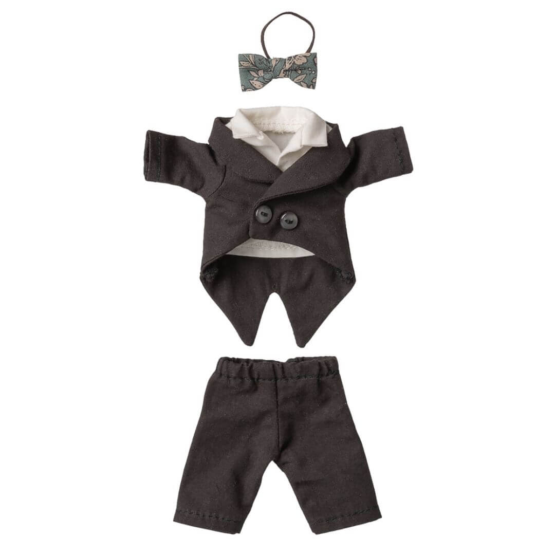 Maileg - Maileg wedding outfit for Dad Mouse featuring a black tuxedo jacket, trousers, white shirt, and floral bowtie accessory against a light background - Bella Luna Toys